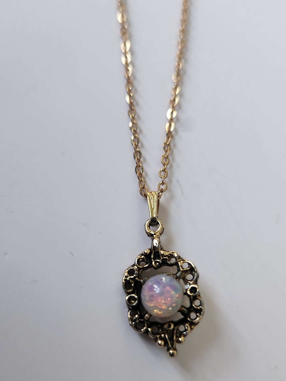Vintage Carnival Glass Opal Filagree Victorian Style Gold Tone Pendant Necklace
